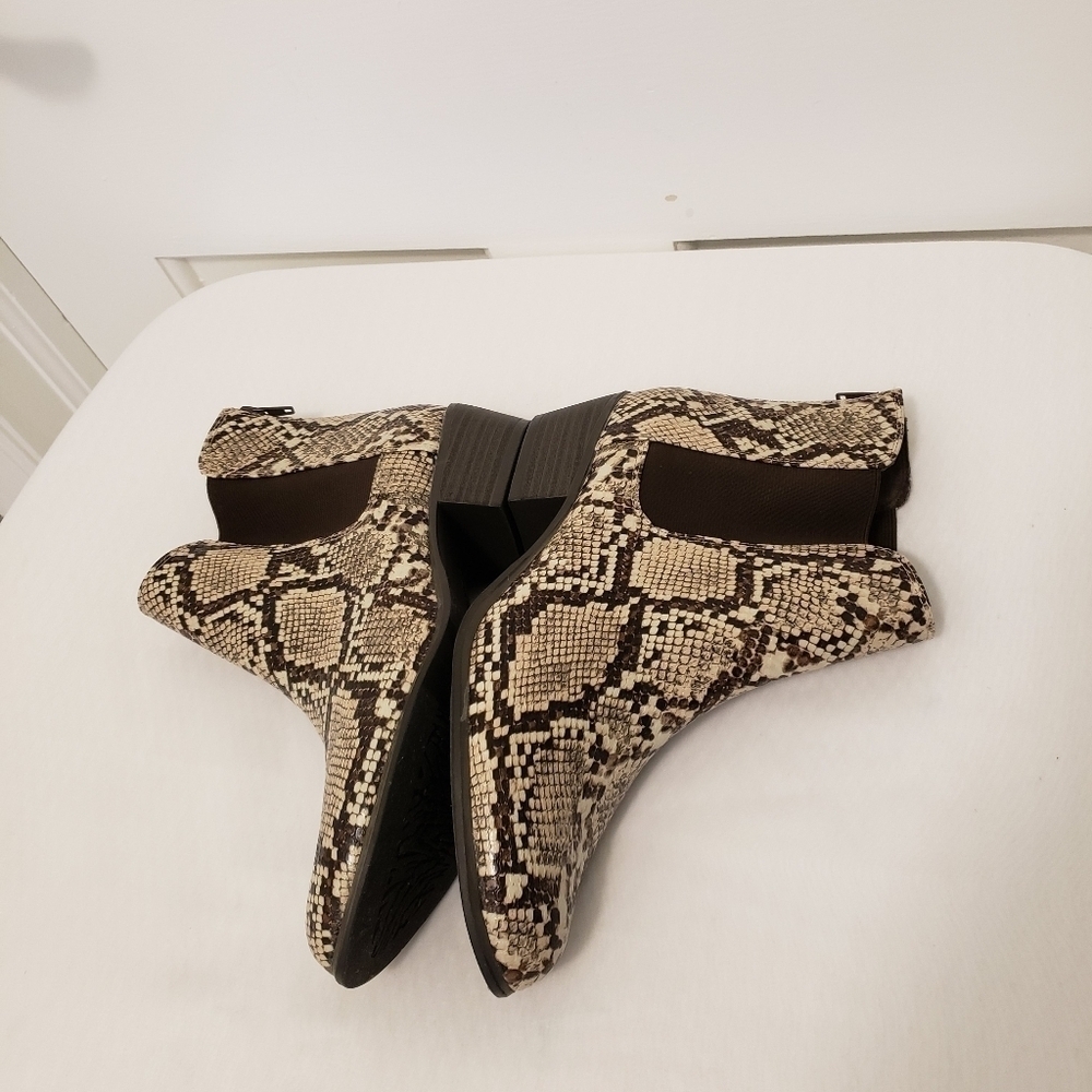 ESPRIT Snakeprint Brown & Cream Colored Booties Size 7.5M, Chic, Stylish - Picture 9 of 15